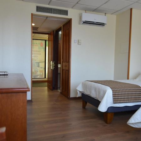 Tur Hotel Santiago Buitenkant foto
