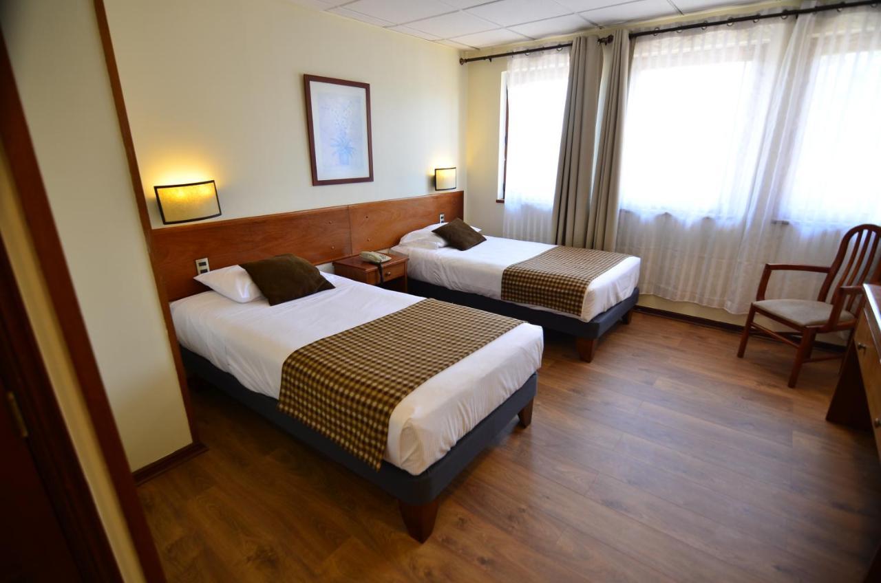 Tur Hotel Santiago Buitenkant foto