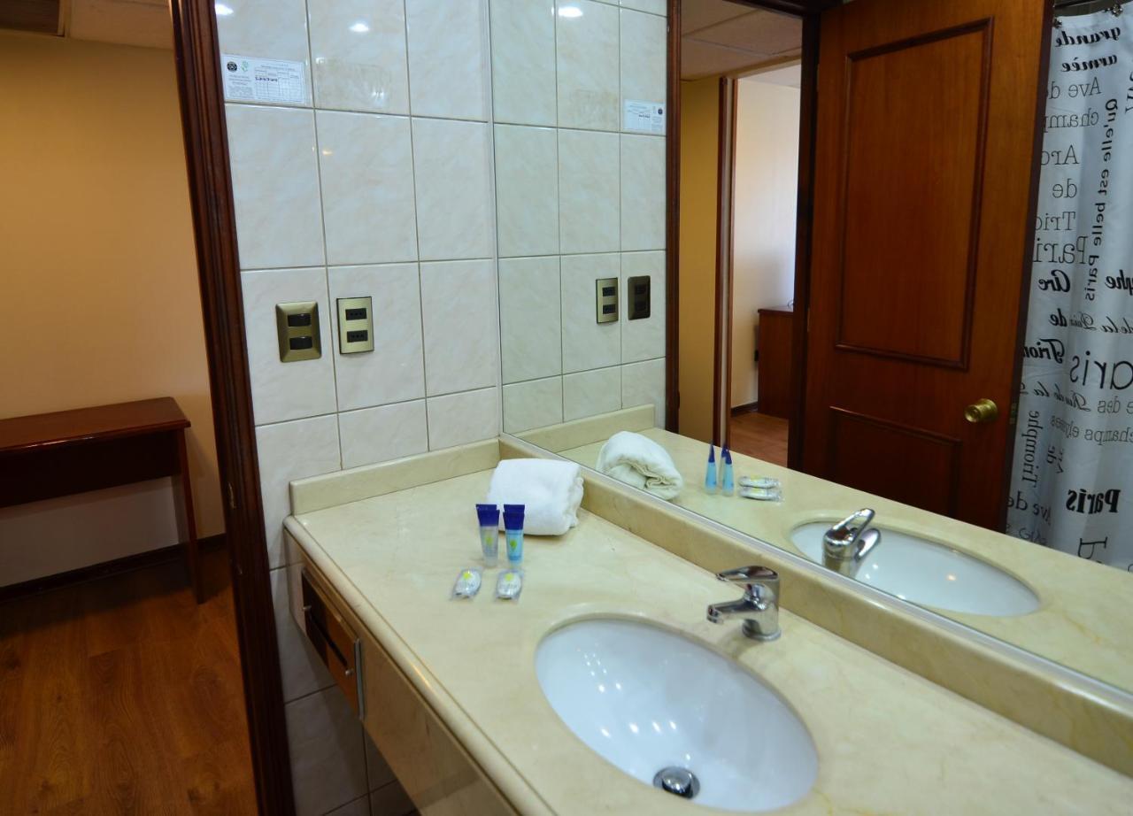 Tur Hotel Santiago Buitenkant foto