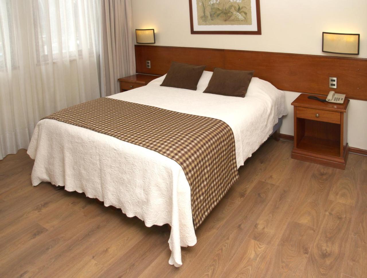Tur Hotel Santiago Buitenkant foto