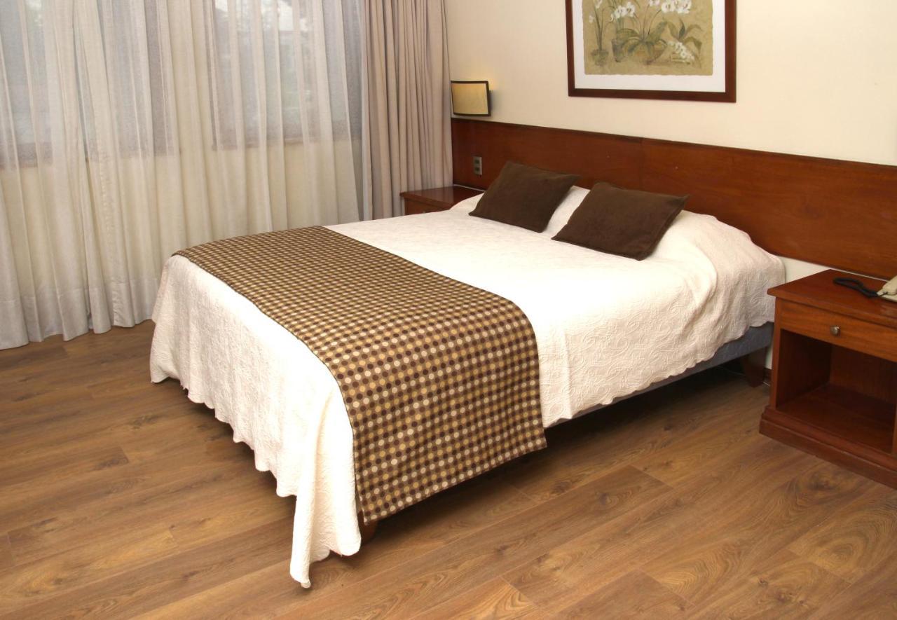 Tur Hotel Santiago Buitenkant foto