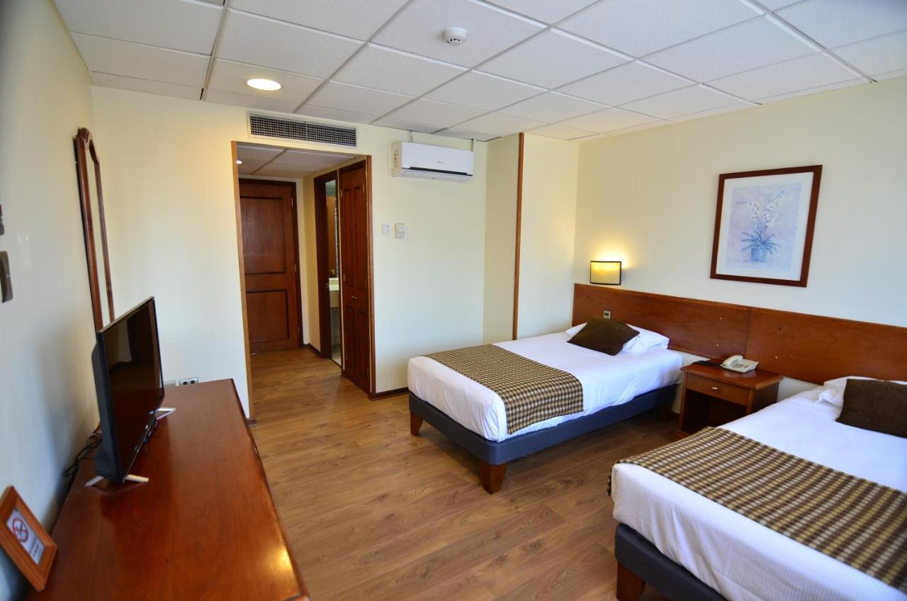 Tur Hotel Santiago Buitenkant foto